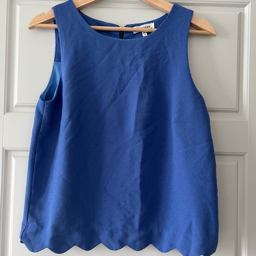 Monteau Scalloped edge Top